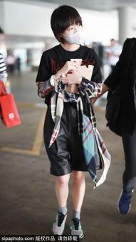 周冬雨全身照片大全,光影交织下的青春魅力